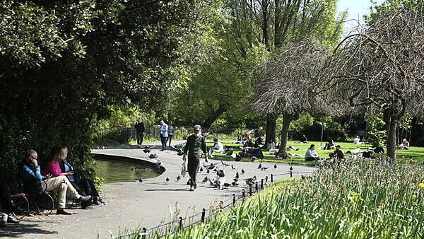 Warm weather expected over the weekend with highest temperatures of 29 degrees