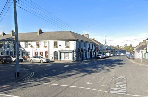In an effort to control driver behaviour, cllr Tracey O'Dwyer asked the council to construct town gates at entry to both towns 