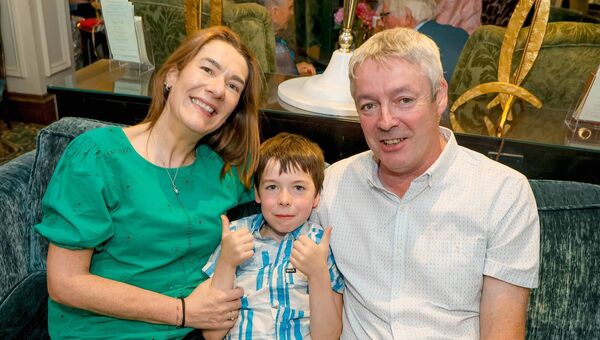 Jill, Rían and Paul Dillane 