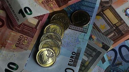 One in five people saving more than €125 per month