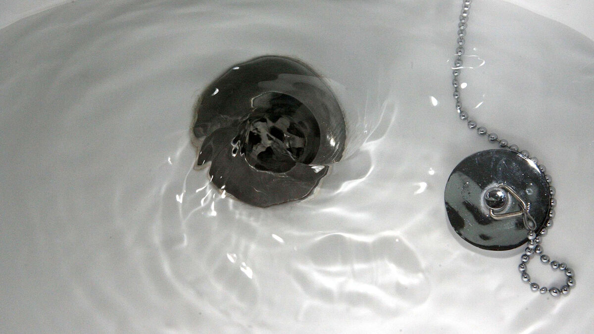 What's going on with the water pressure in Newbridge?