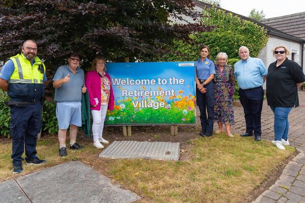 Community Garda Seán O'Mahony, John Donovan, Cllr Aoife Breslin, Garda Inspector Laura Dragoi, Patricia Berry (Athy Town Promoters), Ger Kelly (Athy Tidy Town) and Laura Donovan