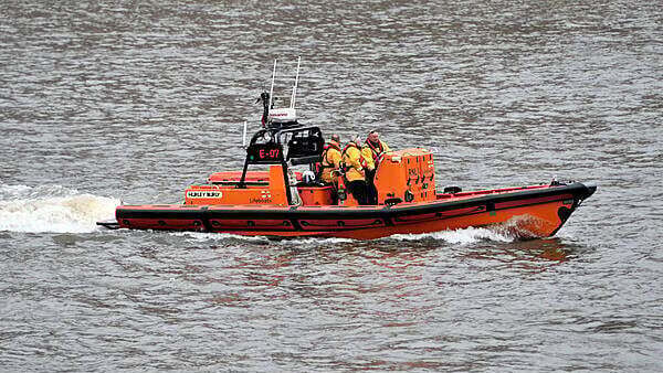 Two people rescued from 40ft yacht in Kinsale