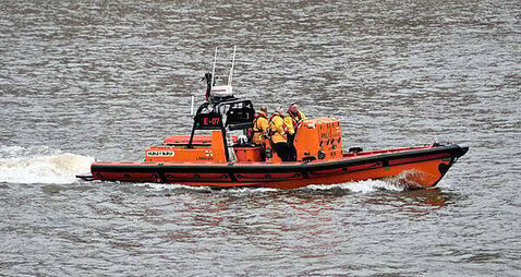 Two people rescued from 40ft yacht in Kinsale