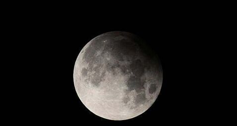 Deep partial eclipse of the moon to be visible in Ireland this weekend