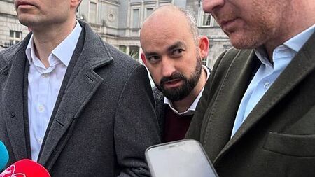 Hayes apologises for wearing ‘brown makeup’ in Obama impersonation