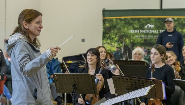 Elaine Sheehan, got up and conducted the Orcestra and won herself 2 tickets to Summer Shows
