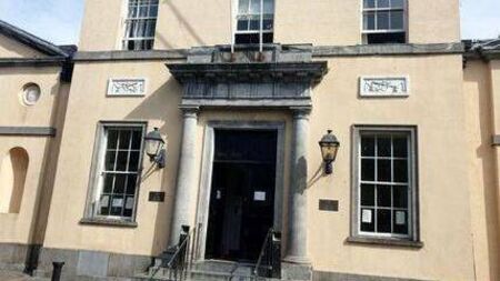 'Irrational' Kildare man smashed windows on Christmas Day 