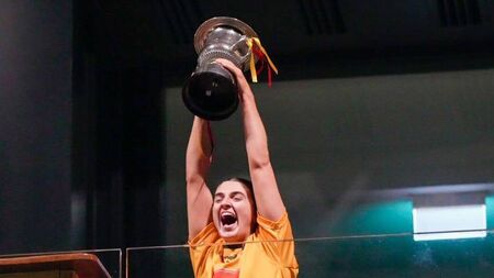 Larries ladies lift LGFA title