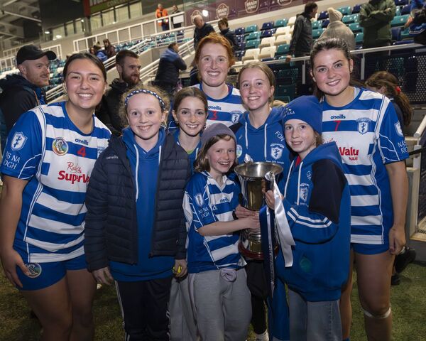 Fahsaí Nic Chonchradha, Aine Conway and Aoife McCarthy with future camogie players Fahsaí Nic Chonchradha, Aine Conway and Aoife McCarthy with future camogie players