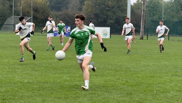 Ollie Deller carries the ball forward for Ardscoil Rath Iomgháin Ollie Deller carries the ball forward for Ardscoil Rath Iomgháin