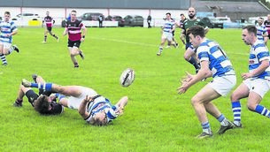 <p class="contextmenu internal_Caption">Craig Miller somehow finds Aidan Henry to set up one of the winger’s three tries. Photo: Aisling Hyland</p>