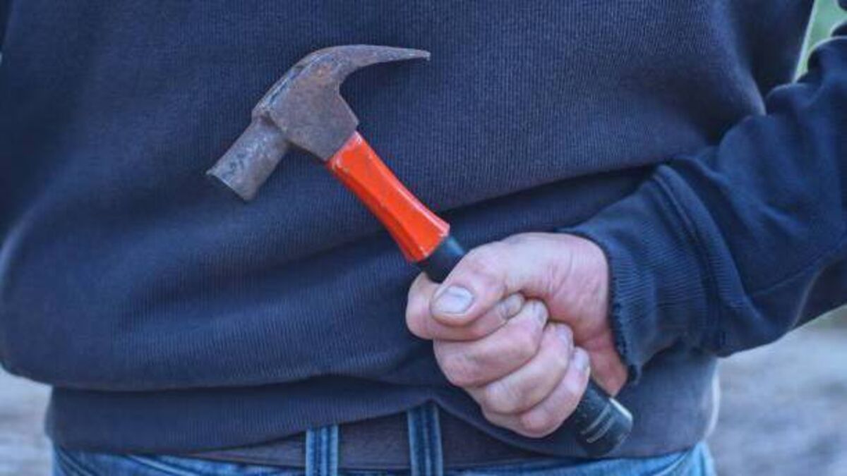 Two men threaten woman with hammers