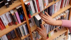 Council signs contract for new eco-friendly mobile library