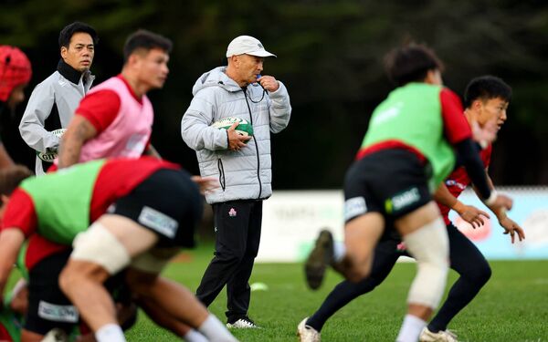 Japan Head Coach Eddie Jones puts his side through their paces this week at Old Belvedere RFC, Dublin. Photo: ©INPHO/Andrew Conan Japan Head Coach Eddie Jones puts his side through their paces this week at Old Belvedere RFC, Dublin. Photo: ©INPHO/Andrew Conan
