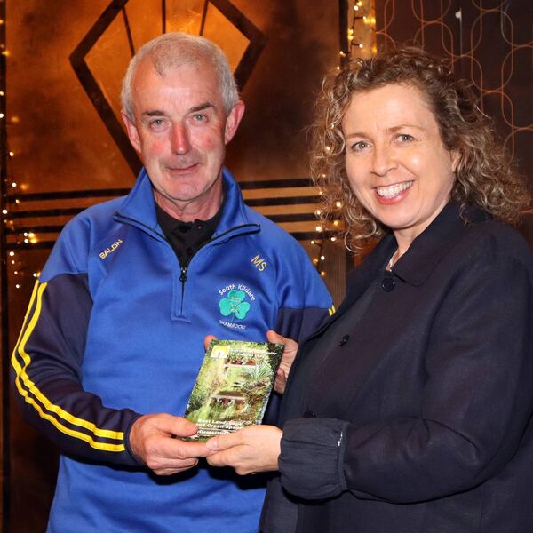 KCA's Martin Sheridan presents the award to Castlemartin