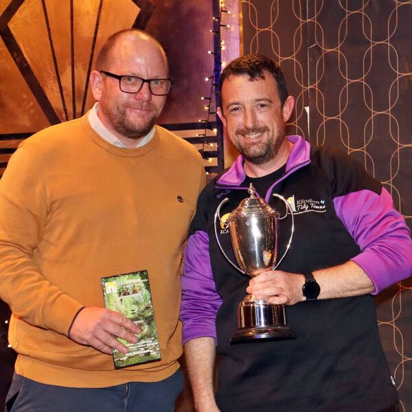 Rob Heffernan receives his award from Derek Hoey