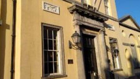 Man told to stay away from Laois takeaway