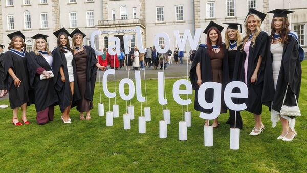 Recent psychology graduates pose beside the college sign. L-R Leah Walshe, Cora Ryan, Katelyn Callaghan (Naas, Kildare), Laoise McNally, Hazel Lehane, Kelly Coogan, Sorcha Harrison, Alison Whelehan