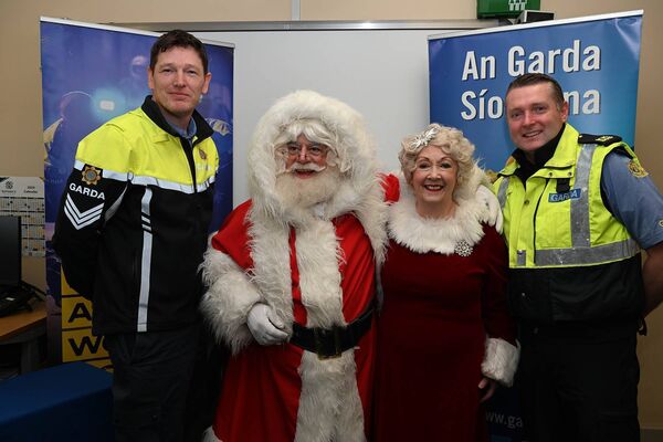 Sgt John Dunne and Garda Brian Caroll with Santa and Mrs Claus 