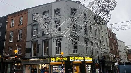 Falling masonry brings down Drogheda Christmas lights