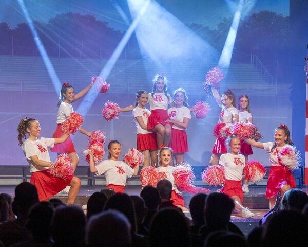 Cheer squad a Rydell High