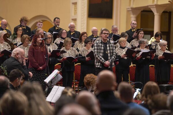 Makayla Farrell and Darragh Ennis joined the choir for This is My Winter Song To You Makayla Farrell and Darragh Ennis joined the choir for This is My Winter Song To You