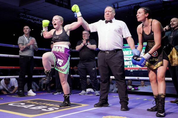 Sarah Murphy celebrates winning her first professional fight last October Photo: ©INPHO/Laszlo Geczo Sarah Murphy celebrates winning her first professional fight last October Photo: ©INPHO/Laszlo Geczo