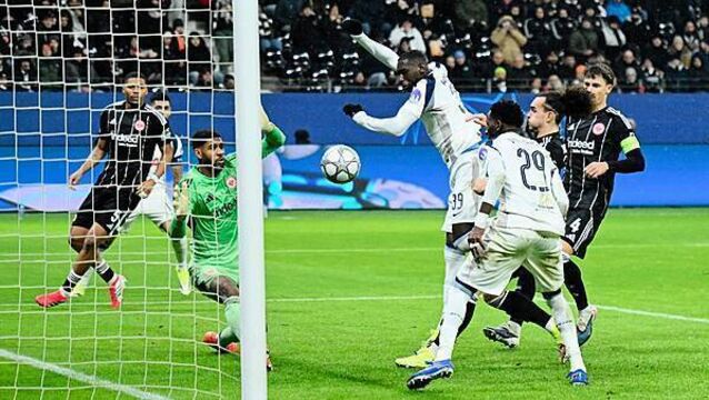 Kolo Muani scores to help Tottenham into last 16