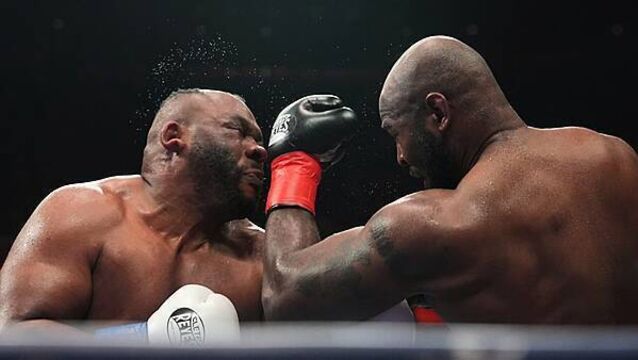 Jarrell Miller involved in bizarre incident as hairpiece comes off during fight