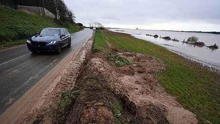 'Adverse weather' will continue until the weekend, ministerial meeting hears
