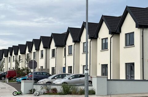 Local councillors recently sought further works to ensure that bilingual signage is implemented in residential areas