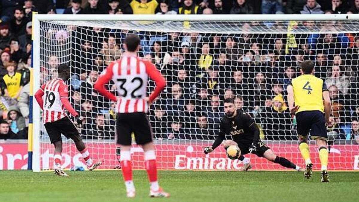 Habib Diarra’s controversial penalty earns Sunderland FA Cup win at Oxford