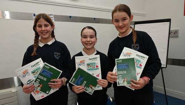 Mllie Salvetti, Addison-Rose Schhoeman and Maria McCormack R/Up Scoil Bhride Clane Mllie Salvetti, Addison-Rose Schhoeman and Maria McCormack R/Up Scoil Bhride Clane