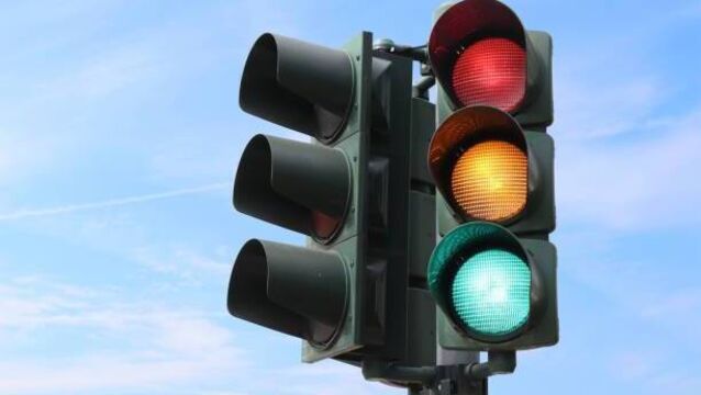 Traffic lights changing too quickly for pedestrians in Kildare town, local reps claim