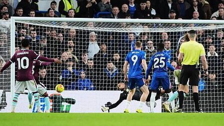 Zian Flemming scores late equaliser as Burnley draw with 10-man Chelsea