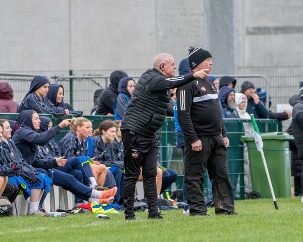 Kildare manager Pat Sullivan remonstrates in front of his bench. Kildare manager Pat Sullivan remonstrates in front of his bench.