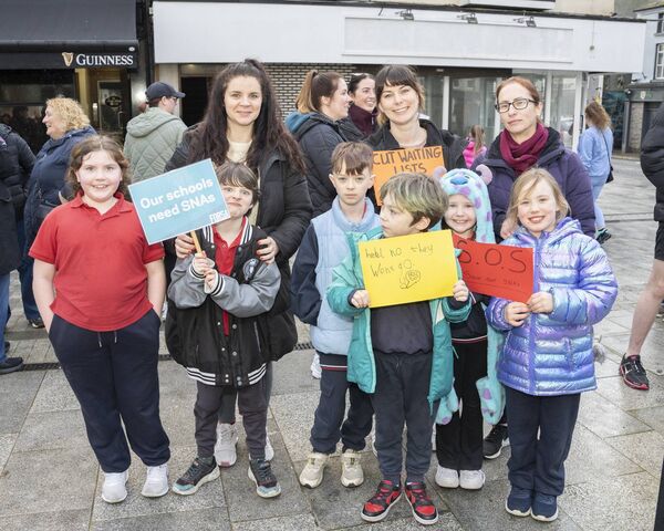 SNA's, pupils and parents representing Gaelscoil Ath I