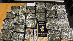 Simon Harris set to become Fine Gael leader as nominations close