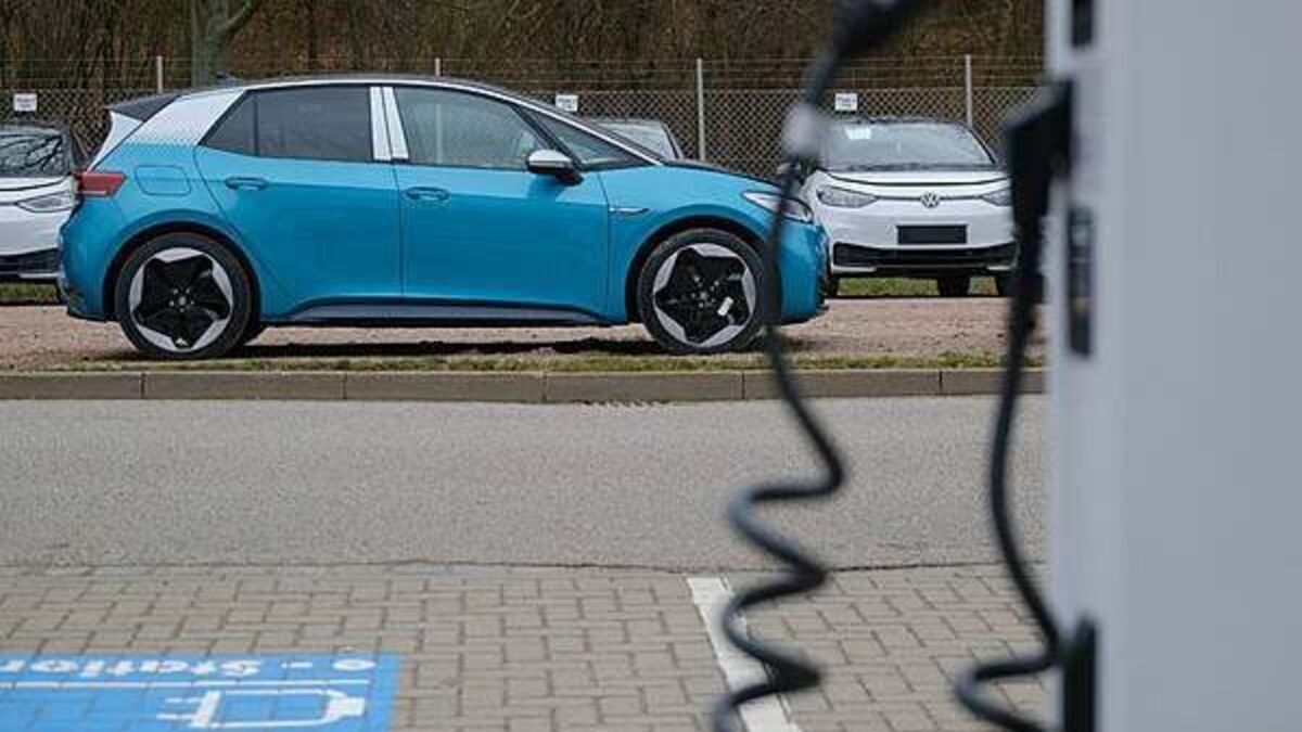 VW recalling 100,000 EVs over battery issues