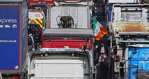 Haulage group offers to be ‘honest broker’ between protesters and government