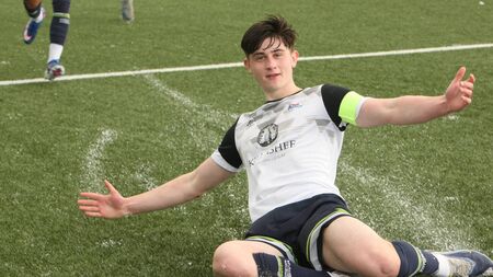 Five-star Klub Kildare give Waterford the blues