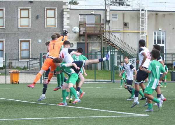 Bray Wanderers clear away a Klub Kildare corner