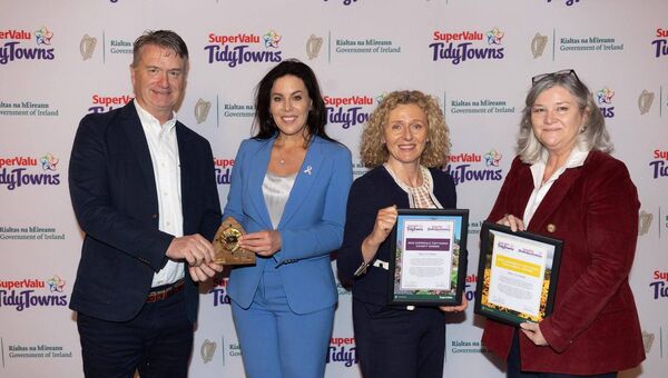 Gold Medal &amp; County Award presented by Minister Jennifer Carroll MacNeill &amp; Edel Clancy, Corporate Affairs Director at Musgraves to Naas Tidy Towns represented by cllr Bill Clear and Marian Higgins of Kildare County Council 	Photos: Julien Behal