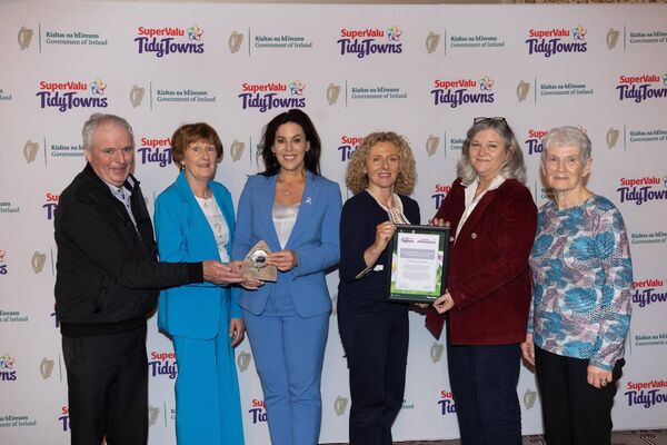 Silver Medal presented by Minister Carroll MacNeill &amp; Edel Clancy, Corporate Affairs Director at Musgraves to Paddy McGuire, Dinah McGuire &amp; Teesie Loughrey of Broadford Area Residents
