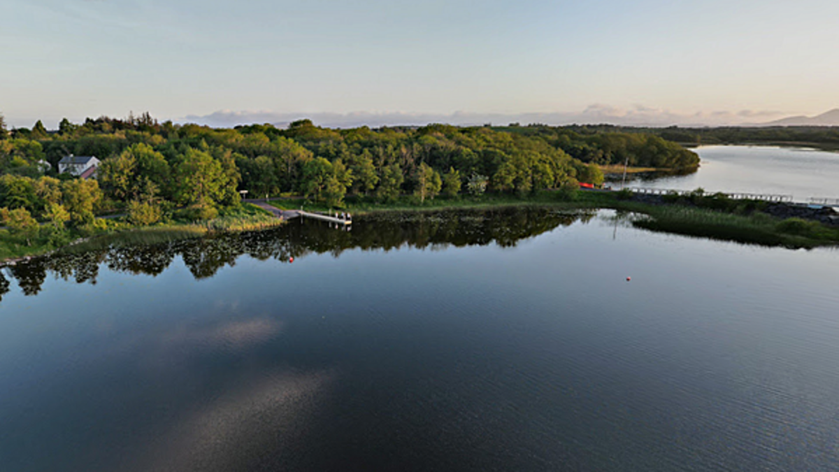Gardaí investigating after body of woman (70s) pulled from water in Mayo