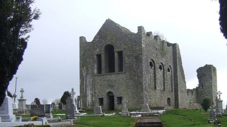 Woman (79) stole lamps from grave