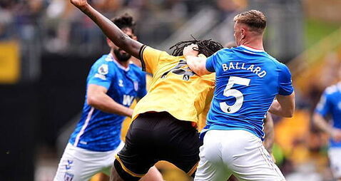 Dan Ballard sees red for hair-pull as Sunderland draw with Wolves