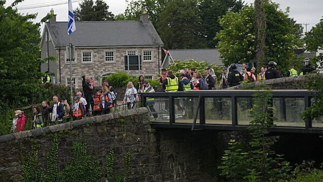 Heavy police presence as pro-Palestine march and rival demo pass off peacefully