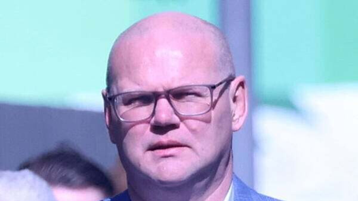 Surgeon denies assaulting three people and thrashing hotel by reason of insanity
